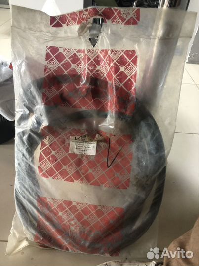 Уплотнитель лобового стекла mercedes w114 w115