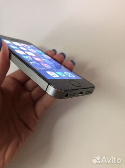 Телефон iPhone 5s