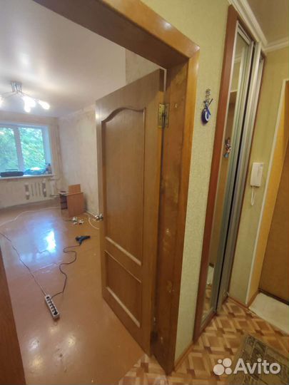 Дверь деревянная с коробкой межкомнатная