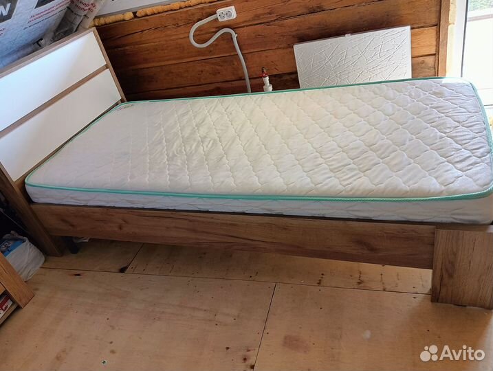 Продам односпальную кровать