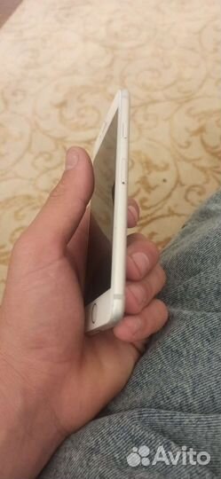 Телефон iPhone 7