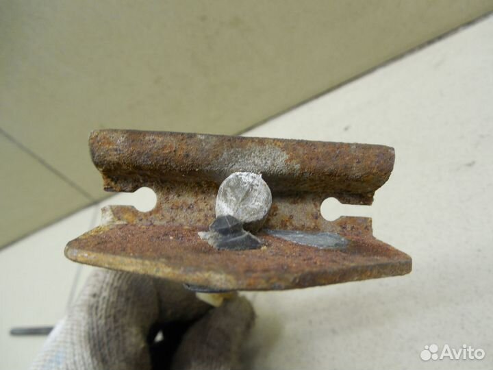 Трос стояночного тормоза центральный Fusion 2002-2