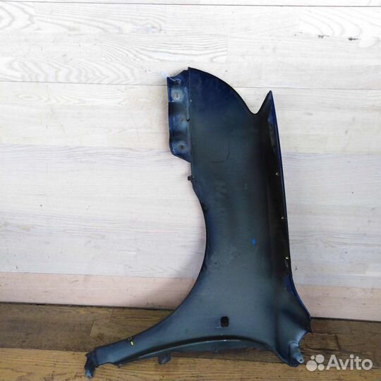Крыло переднее правое Toyota Avensis T25