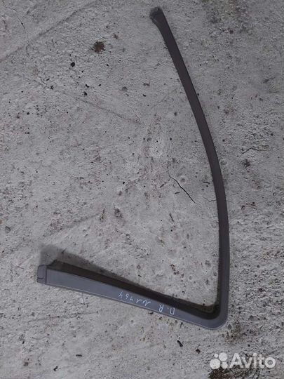 Накладка зеркала передний правый внутренний на Mer