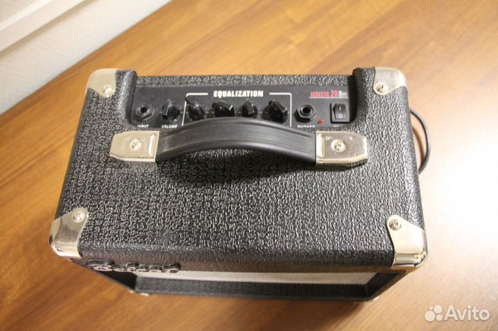 Продам комбик Belcat Acoustic 20