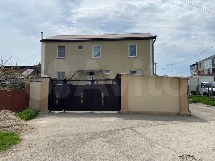 Дом 100 м² на участке 6 га