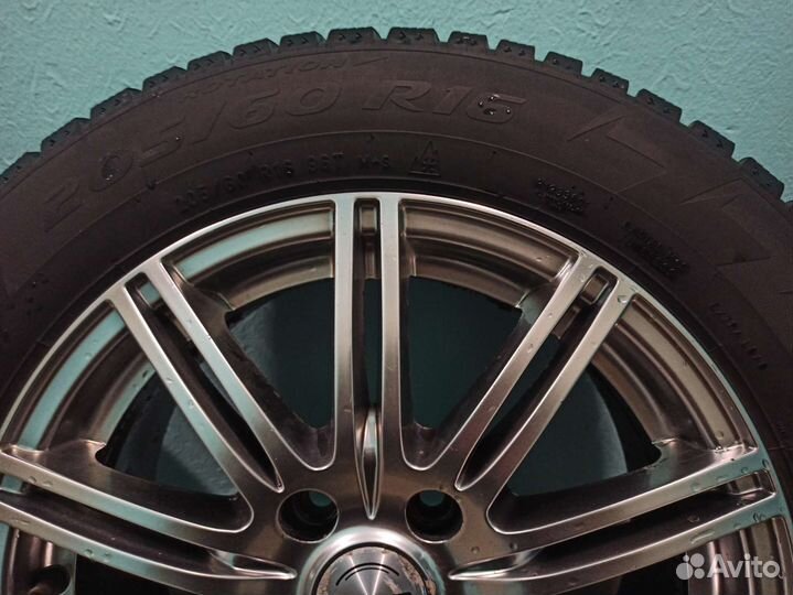 Pirelli Ice Zero 205/60 R16 96T