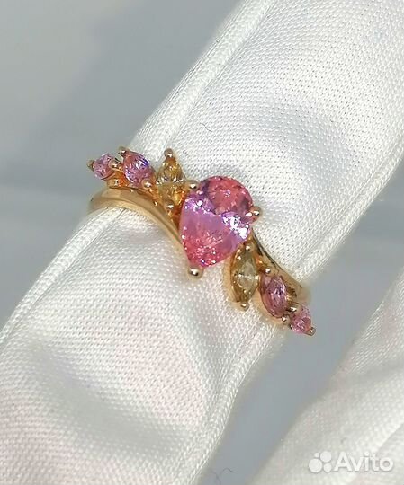 Золотое кольцо с камнем 17р