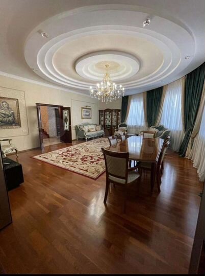 Дом 450 м² на участке 10 сот.