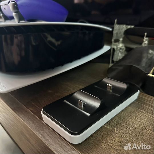 Станция зарядки для геймпадов Dualsense (PS5)