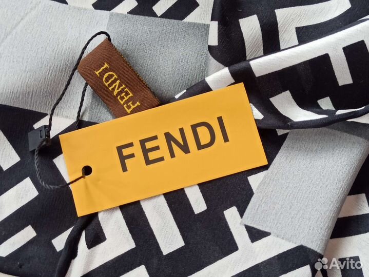 Платок Шаль Шелк Fendi ручная подшивка новый