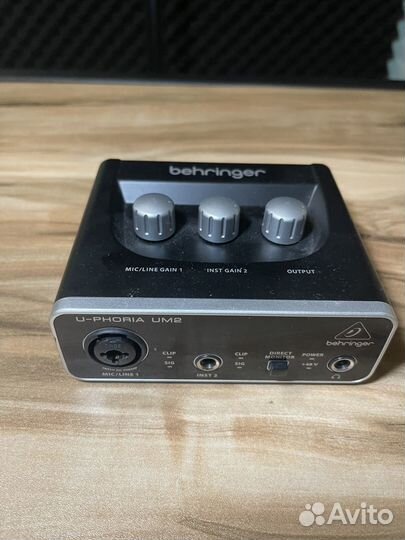 Внешняя аудио карта Behringer U-phoria UM2