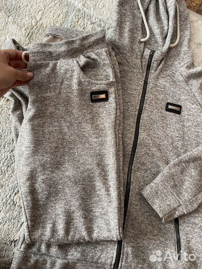 Спортивный костюм женский