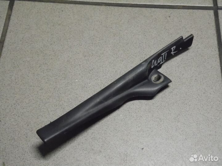 Накладка на петлю капота левая Рено Сандеро 2