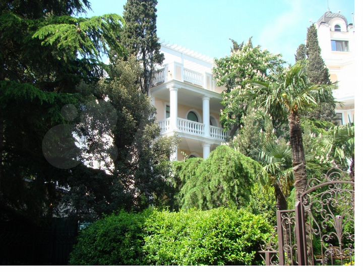 Дом 250 м² на участке 1 сот.