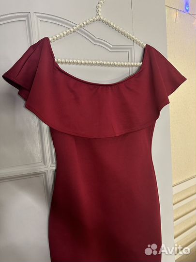 Платье футляр красное