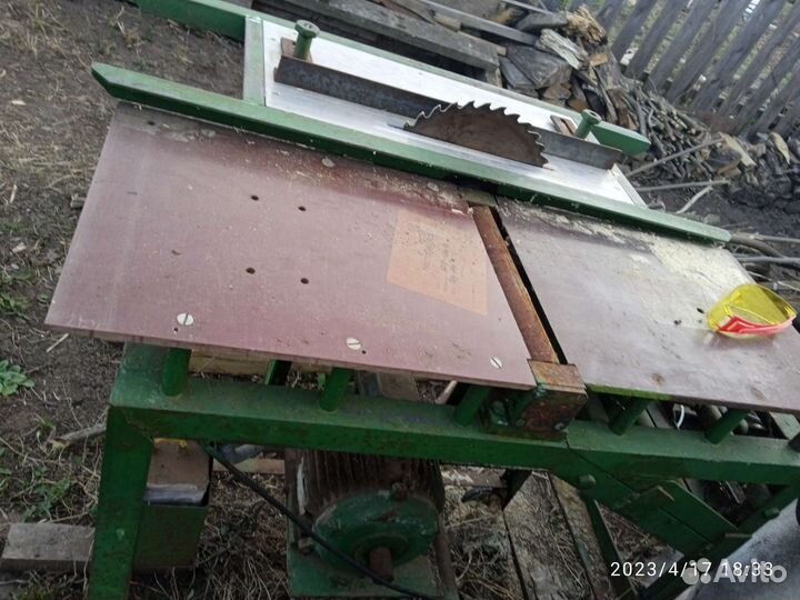 Деревообрабатывающий станок