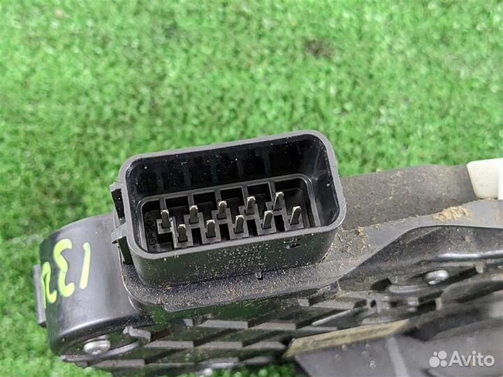 Замок двери задней левой Land Rover Freelander 2