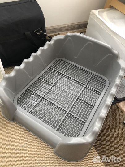 Лоток для собак со столбиком и бортиками