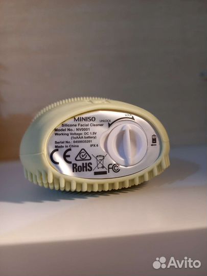Силиконовая щетка для чистки лица miniso