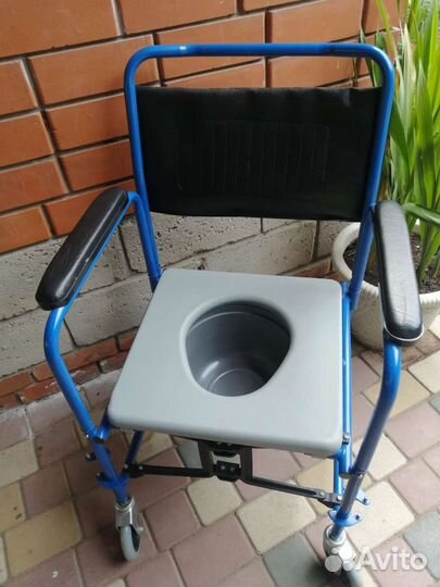 Кресло каталка с туалетом