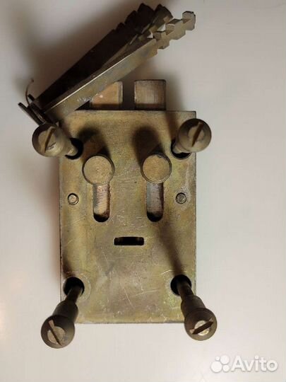 Замок дверной реечный