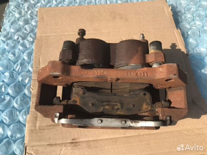 Суппорт передний левый Lincoln Navigator U228 5.4L