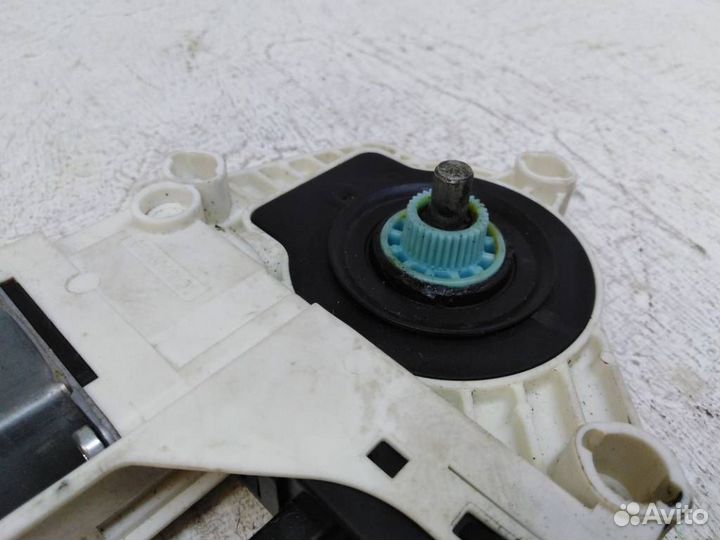 Моторчик переднего правого стеклоподъемника Skoda Superb 2 3T