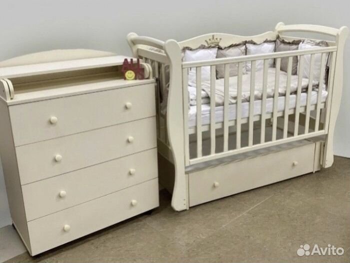 Набор детская кроватка с маятником и комод