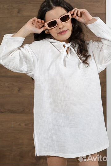 Белая рубашка-туника с капюшоном для пляжа для дев