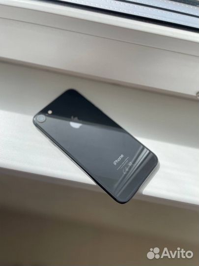 iPhone 8, 64 ГБ