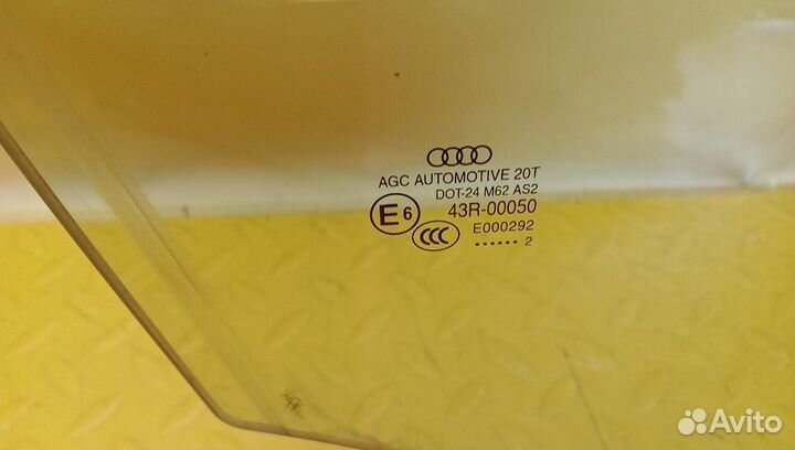 Стекло двери передней правой Q5