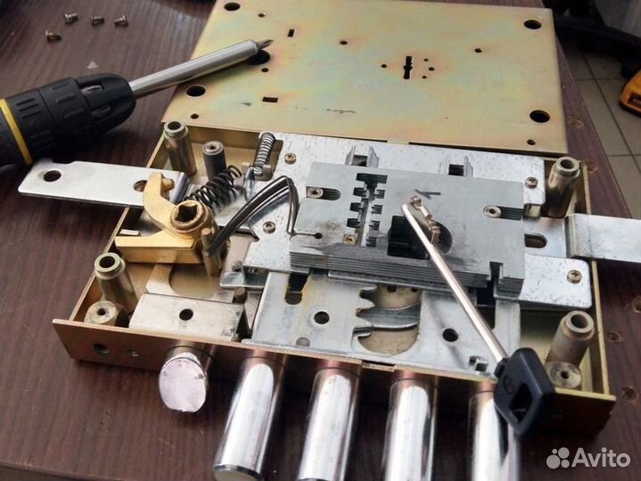 Вскрытие замков. Вскрытие дверей. Замена замков