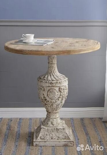 Стол в стиле антик. Дерево