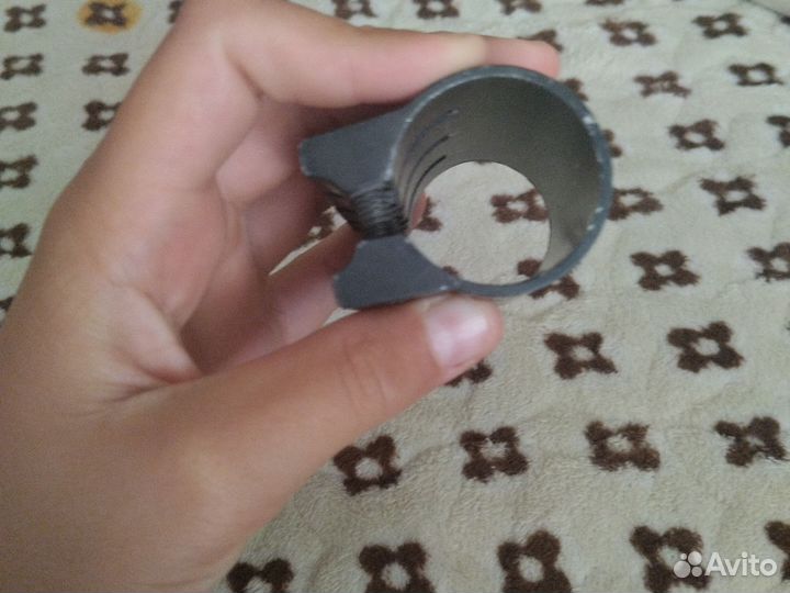 Зажим для трюкового самоката