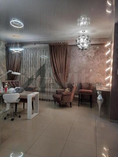 Салон красоты около ТЦ 