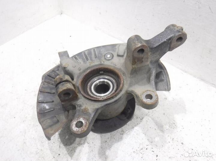 Кулак передний правый