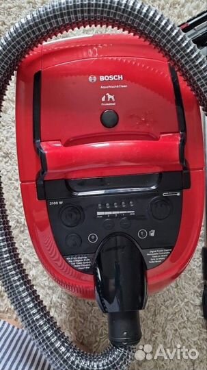 Пылесос Bosch BWD421PET, красный/черный