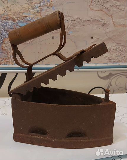 Утюг старинный, чугунный (на углях), клеймо