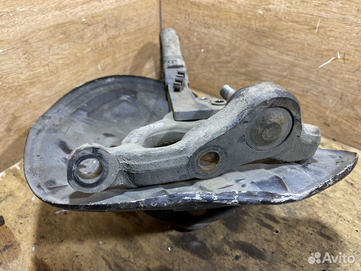 Поворотный кулак передний правый Mercedes W211 133