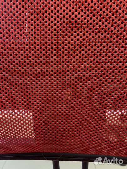 Стул офисный на колесиках