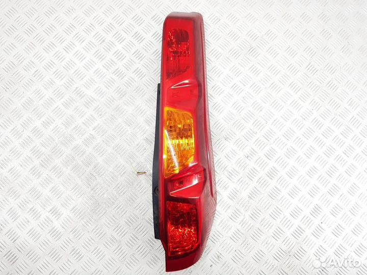 Фонарь задний правый Nissan X-trail