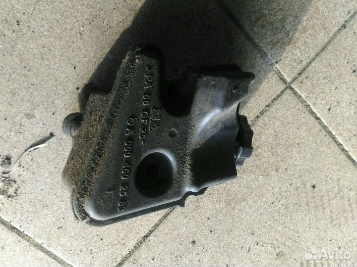 Бачек гидроусилителя Мерседес A0004602583