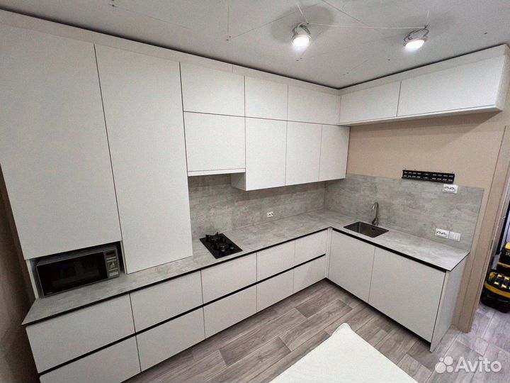 Кухонный гарнитур 2.4 м