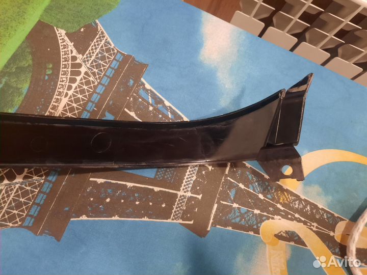 Молдинг правый под фару нива шевроле 2007г.в