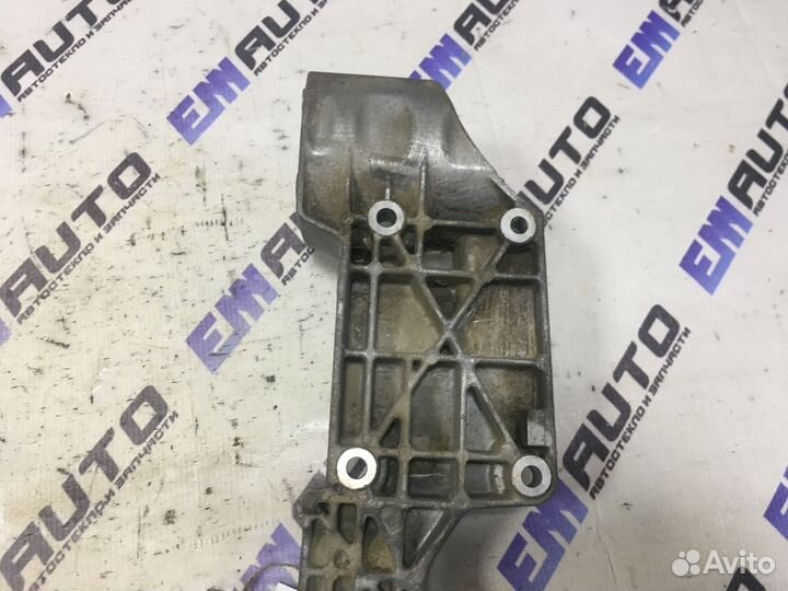 Кронштейн генератора Фольксваген Бора