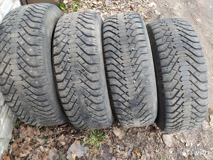 Goodyear UltraGrip 400 255/65 R17