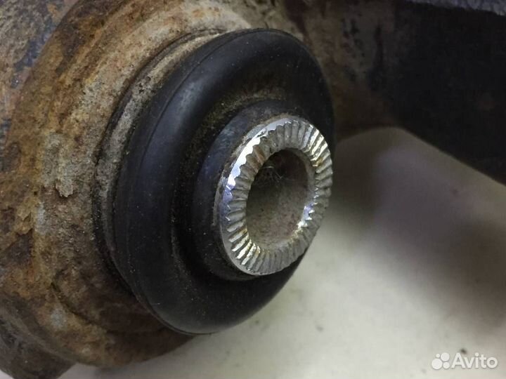 Кулак поворотный задний правый Toyota Auris E150 2