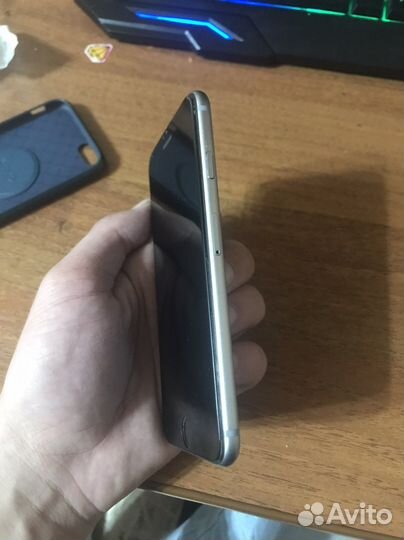Телефон iPhone 6s