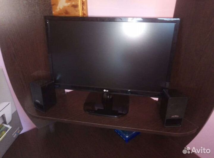 Компьютер в сборе+стол